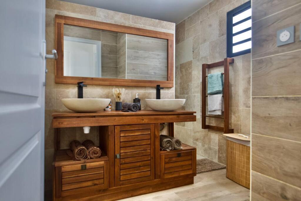 Villa Du Beau Vallon 2 Jacuzzi Privatif Et Piscine Chauffee Partagee Сен-Бенуа Екстер'єр фото