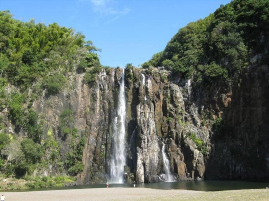 Villa Du Beau Vallon 2 Jacuzzi Privatif Et Piscine Chauffee Partagee Сен-Бенуа Екстер'єр фото