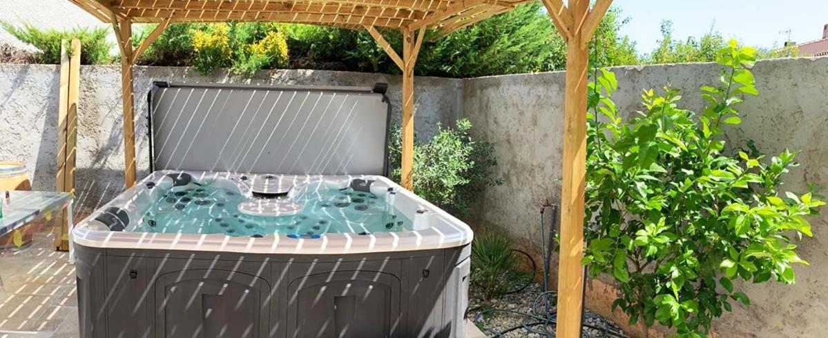 Villa Du Beau Vallon 2 Jacuzzi Privatif Et Piscine Chauffee Partagee Сен-Бенуа Екстер'єр фото